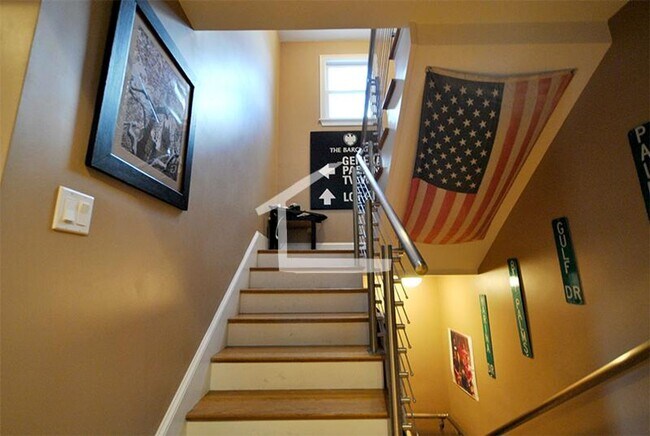 Building Photo - Beautiful, Spacious and Renovated Brighton 5 Bed/2 Bath, Parking Included, on Woodstock Ave