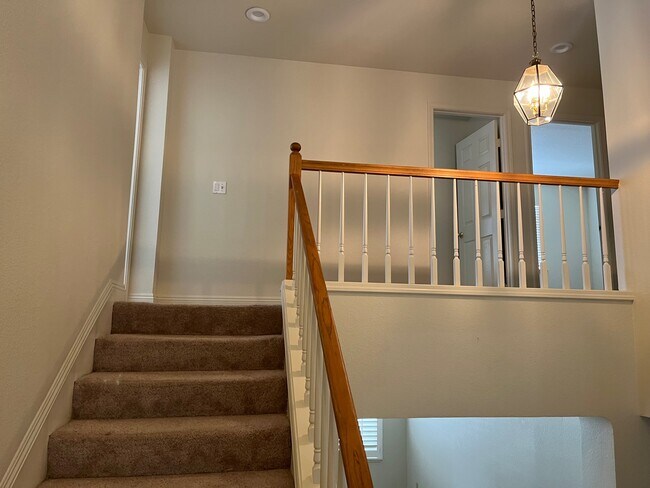Building Photo - 9240 Foxwood Dr