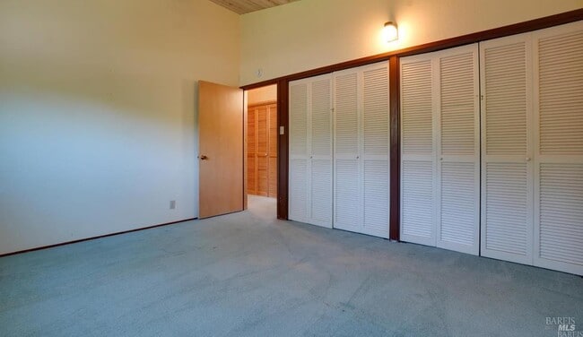 Building Photo - 3 Oak Grove Way