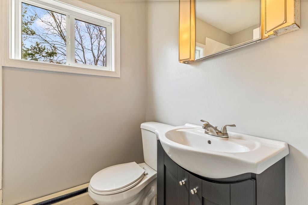 Building Photo - 83 Richardson St