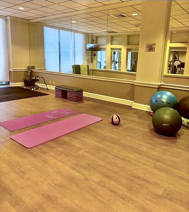 Building Photo - 1900 S Ocean Blvd