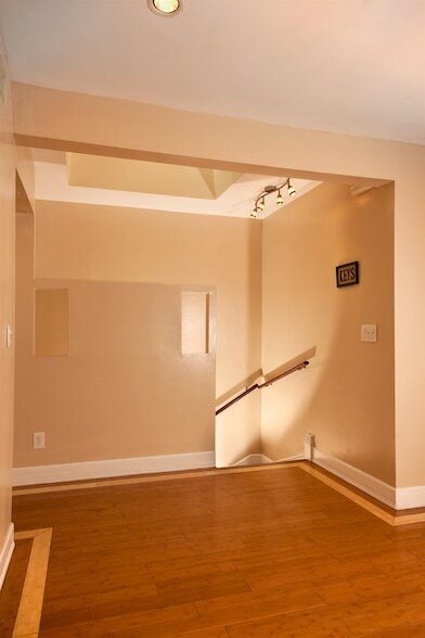 Building Photo - 384 Webster Ave