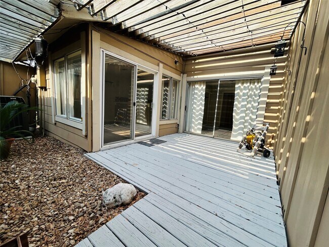 Building Photo - 11699 Village Pl Dr