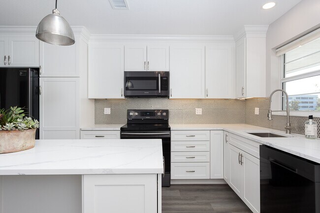 Building Photo - 2800 Indian River Blvd