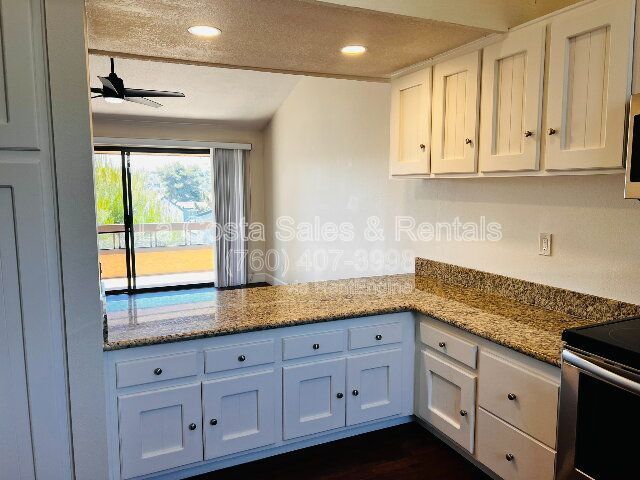 Building Photo - 2204 Plaza De Las Flores Plz