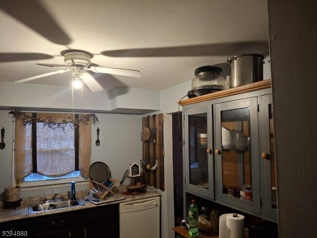 Primary Photo - 200 W 15th St