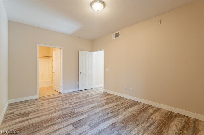 Building Photo - 8250 N Grand Canyon Dr