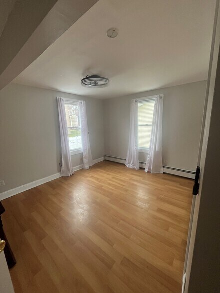 Building Photo - 14 Cherry St