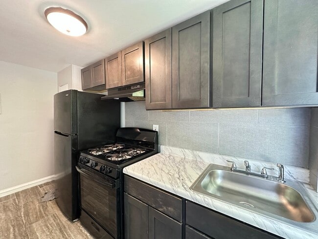 Building Photo - 6776 Blakemore St