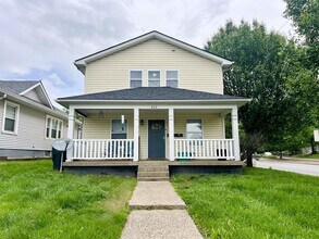 Building Photo - 402 Woodrow Ave