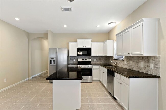Building Photo - 7723 Butler Lakes Ct