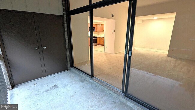 Building Photo - 1657 Parkcrest Cir