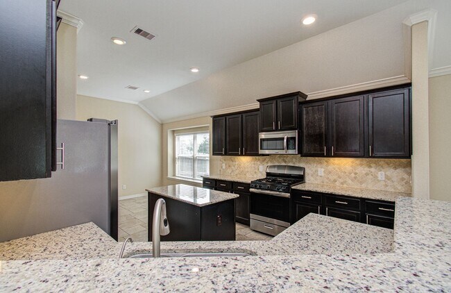 Building Photo - Spacious 4 Bed, 2 Bath Home Zoned to Tomball ISD