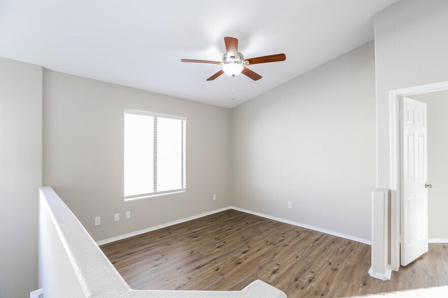 Building Photo - 250 W Juniper Ave