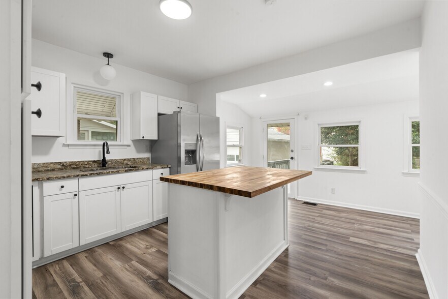 Building Photo - 2416 Sherry Rd