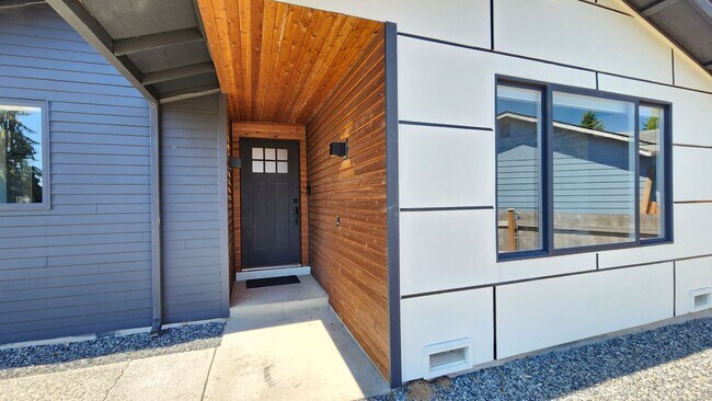 Building Photo - 3 Bedroom Home in North Marysville - $500 ...