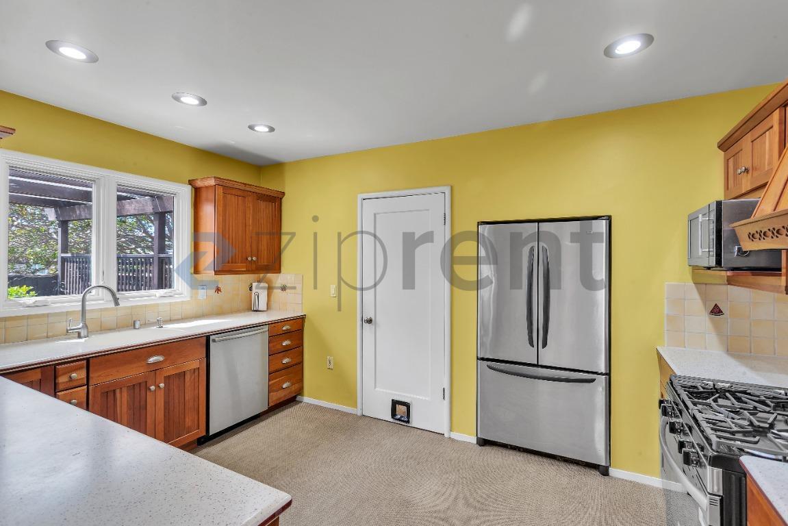 Building Photo - Unit N/A