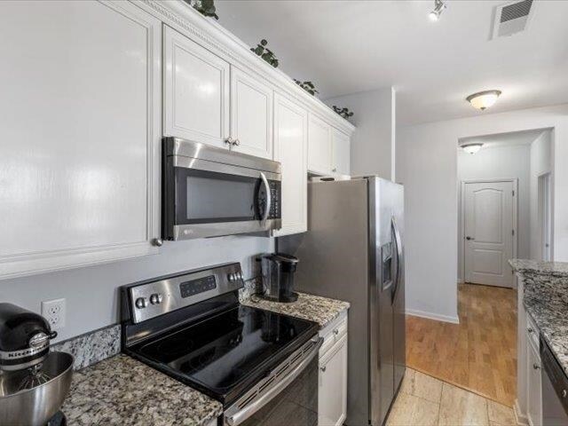 Building Photo - 580 S Main St