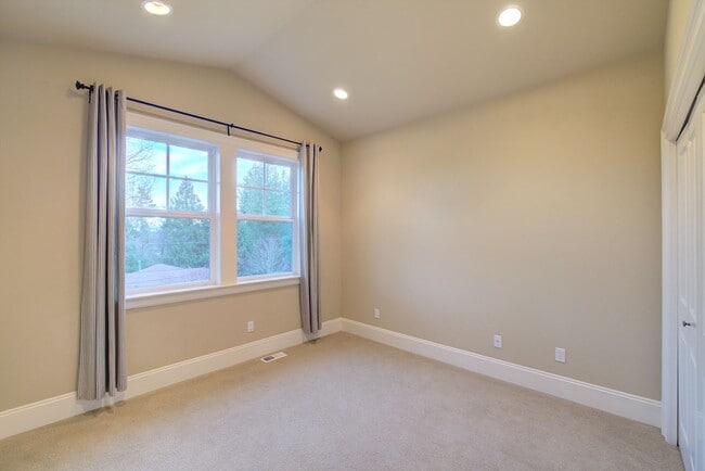 Building Photo - 5Bdrm+Office / 3.5 bath - West Bellevue Home