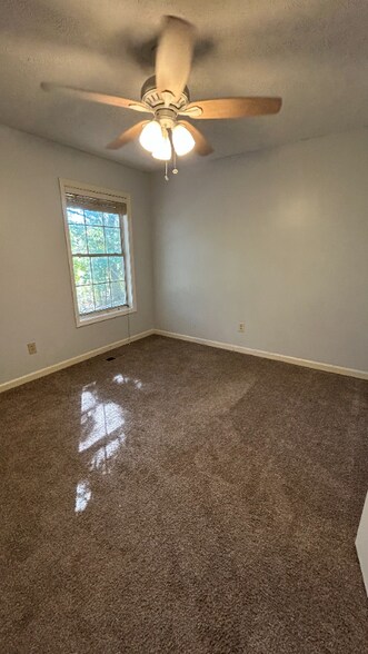 Building Photo - 869 Hollins Rd
