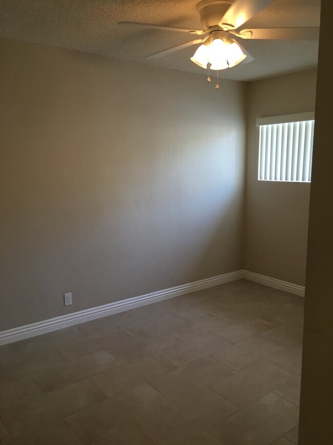 Building Photo - Main16761-73