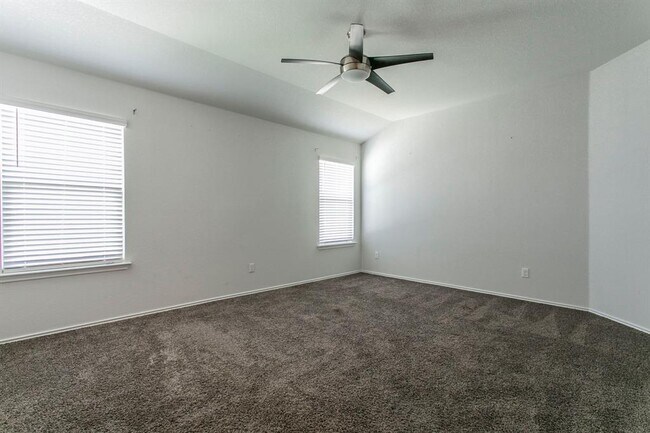 Building Photo - 117 Kinglet Dr