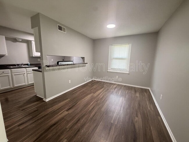 Building Photo - 691 Creekstone Cir