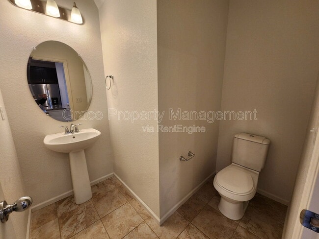 Building Photo - 221 Jackson Dr