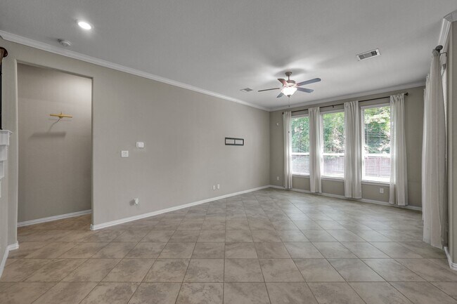 Building Photo - 122 S Bearkat Ct