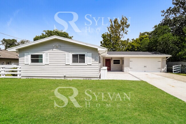 Primary Photo - Spacious, Modern Home-style Living.