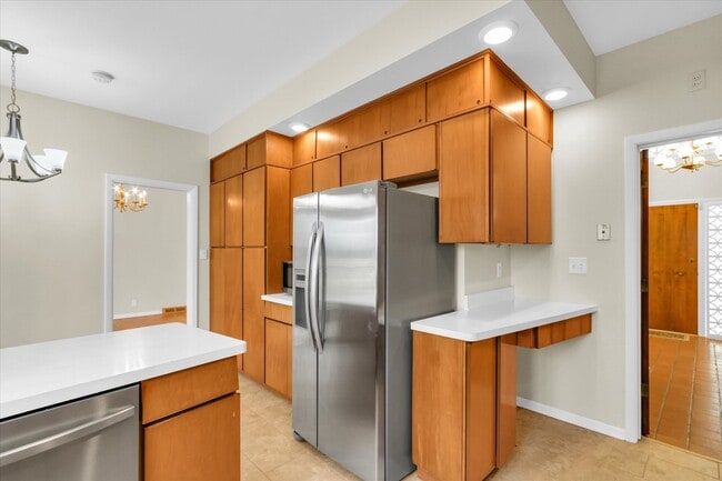 Building Photo - 1803 Golfview Dr