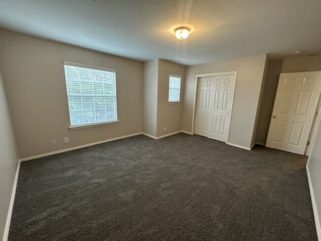 Building Photo - 2111 Red Rock Xing