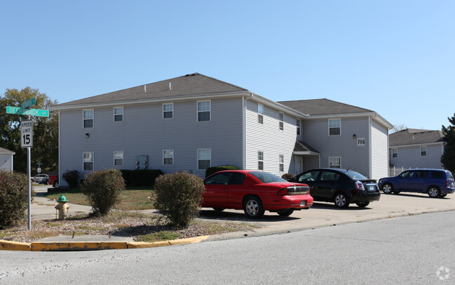 Deerbrook Apartments - Knob Noster, MO | Apartment Finder