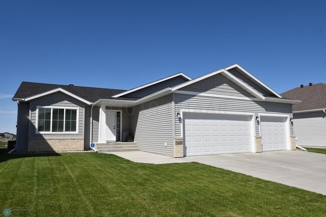 Building Photo - Spacious & Modern 4 Bed 3 Bath Home in Far...