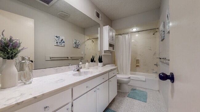 Building Photo - 5 Dorchester Ct