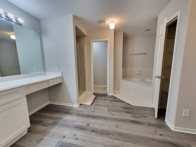 Building Photo - 7415 Hollister Ridge