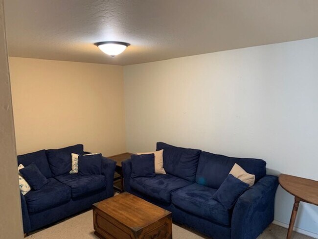 Building Photo - 8th Street (207)