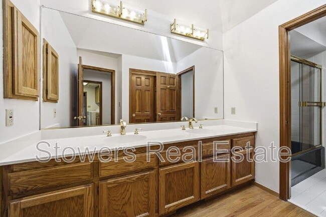 Building Photo - 618 Banister Ln