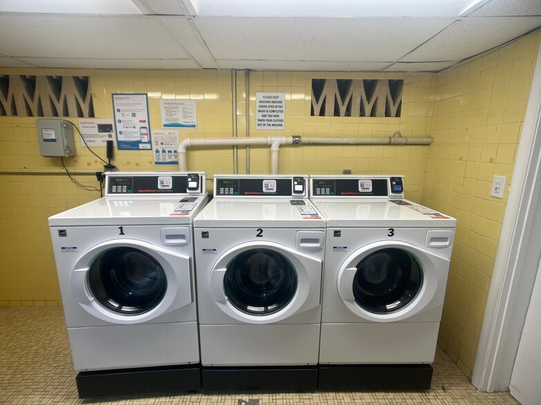 Building Photo - 123 Sewall Ave