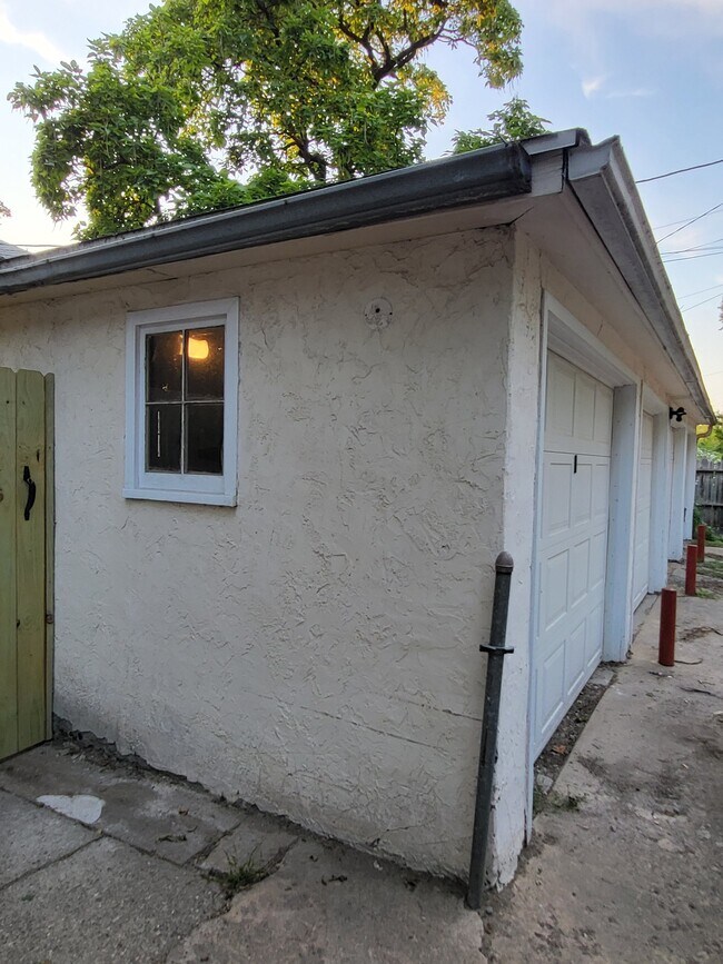 Building Photo - 608 S Walts Ave