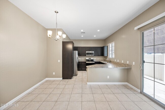 Building Photo - 1367 S Country Club Dr