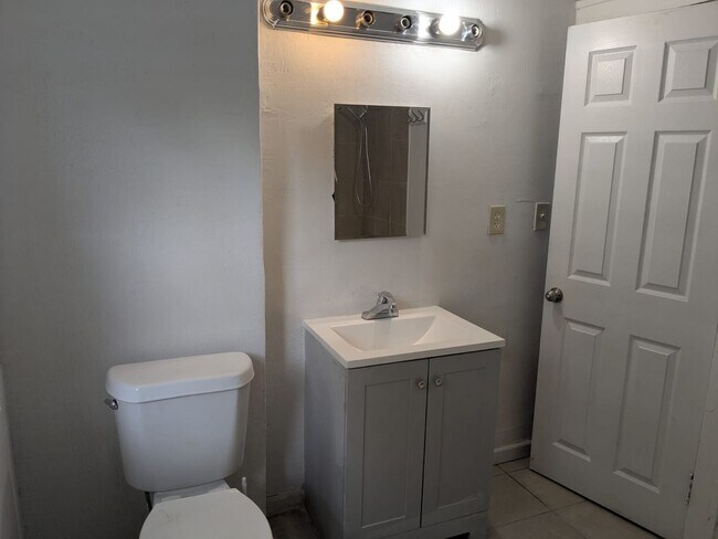 Building Photo - Come see your new home!