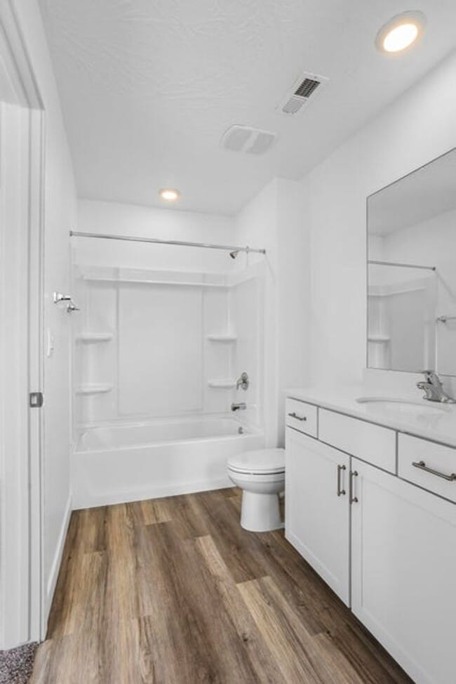 Building Photo - BRAND NEW! 3 Bedroom townhome in Long Valley!