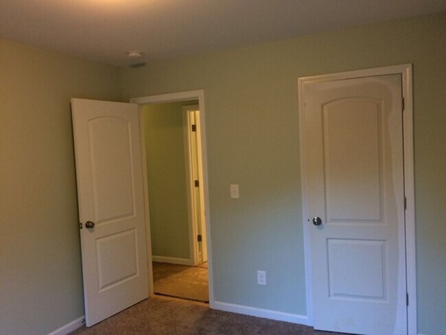 Building Photo - Contemporary Duplex in Prime Downtown Cary...