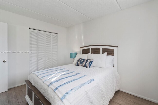 Building Photo - 1145 N Shannon Ave