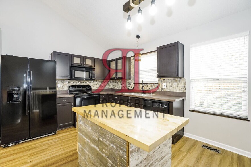 Building Photo - 7206 Calusa Drive