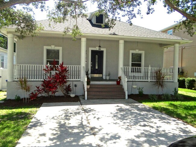 Building Photo - Charming 3/2 home in Port Tampa