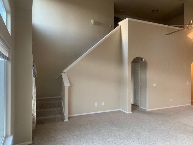 Building Photo - Gorgeous 7 Bed/3.5 Bath Home for Rent in C...