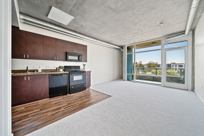 Building Photo - 1080 Park Blvd