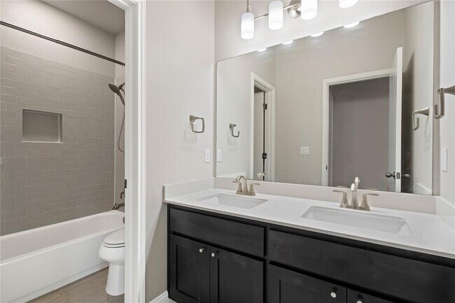 Building Photo - 5009 Mandevilla Dr